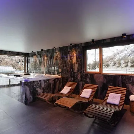 (-luxurious Contemporary Mountain Home-)